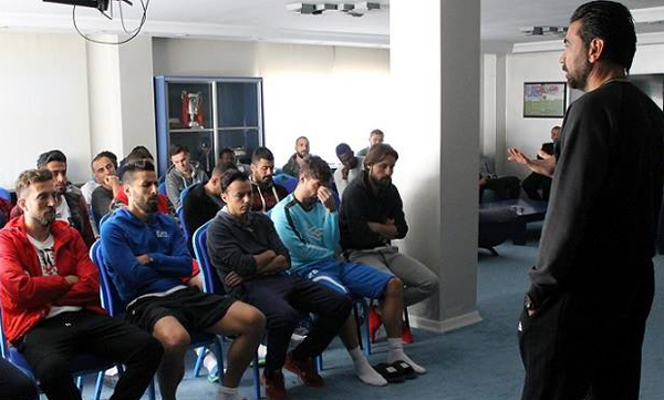 Osman Özköylü, Futbolcularla Vedalaştı