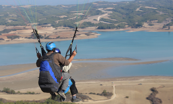 Zihinsel ve görme engellilere yamaç paraşütü yaptırıldı