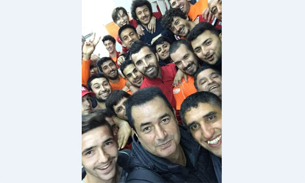 Acun Ilıcalı, Adanasporlu futbolcuların sevincine ortak oldu