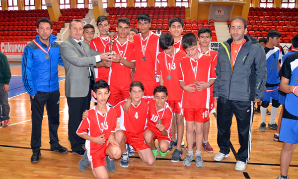 Voleybol Müsabakaları'nda Belediye Evleri Şampiyon