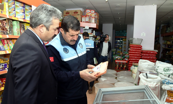 Sarıçam Belediyesi Zabıta Ekiplerinden denetim 