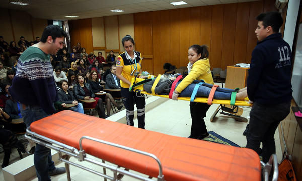 Paramedik Gününü Vaka Canlandırmasıyla Kutladılar