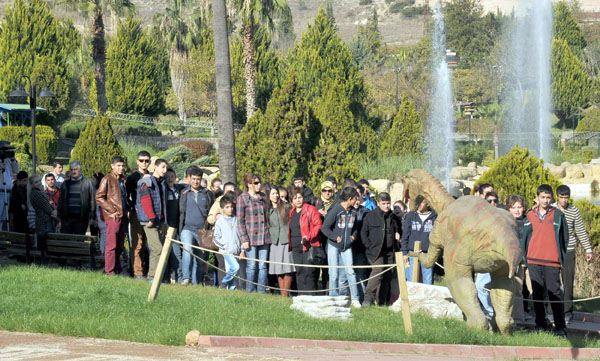 Engelli çocukların jurassic park sevinci