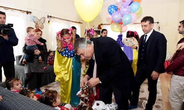 Sevgi Evleri'ne sürpriz yılbaşı ziyareti