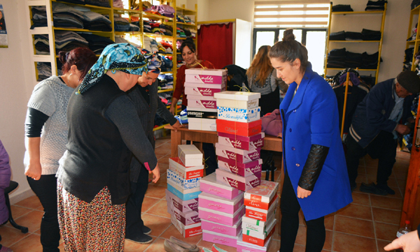Kozan Belediyesinden 330 Aileye Ayakkabı Yardımı