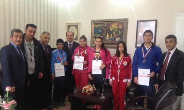 Adana'ya altın madalya getirdiler
