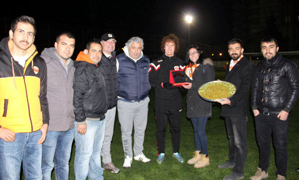 Taraftarlardan Renana plaket