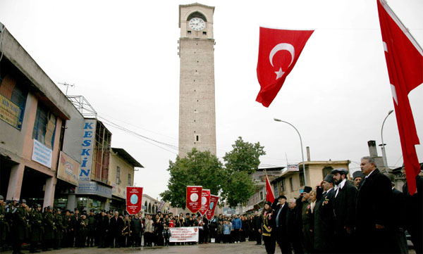 94. yılda bayrak gururu sürüyor 