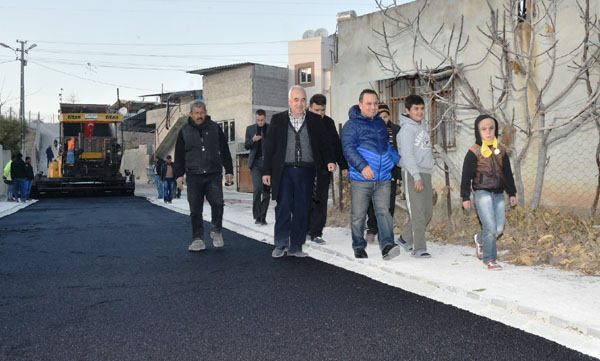 Sarıçam asfaltsız yol bırakmamakta kararlı