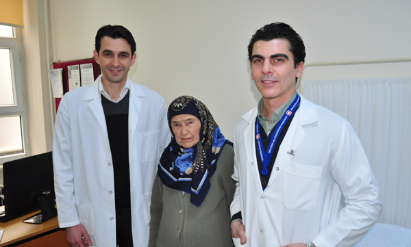 88 Yaşındaki Nine Bağırsağındaki Tümörden Kurtuldu