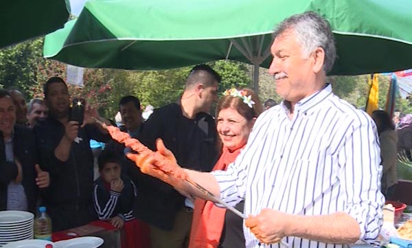 Canlı yayında Başkan'dan kebap istedi