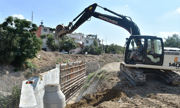 Başkan Uludağ, Esentepedeki sorunlu yerde inceleme yaptı