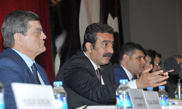 Çetinden 2 metre 70 cmlik yola tepki