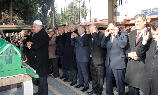 CHPnin Emin Amcasına son veda