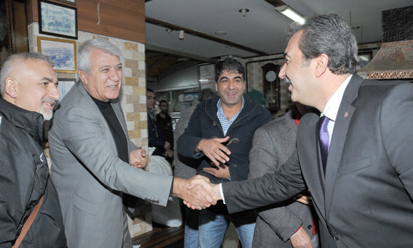 Soner Çetinden Çat Kapı sürprizi