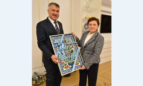 Başkan Karalar, Projelerini Bakan Sarı ile Görüştü 