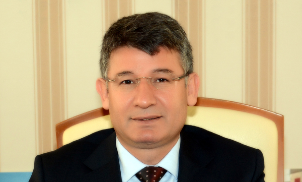 Özcan Aladağ, yazdı: Dedikodu gazetecilik ve Fikret Yeni