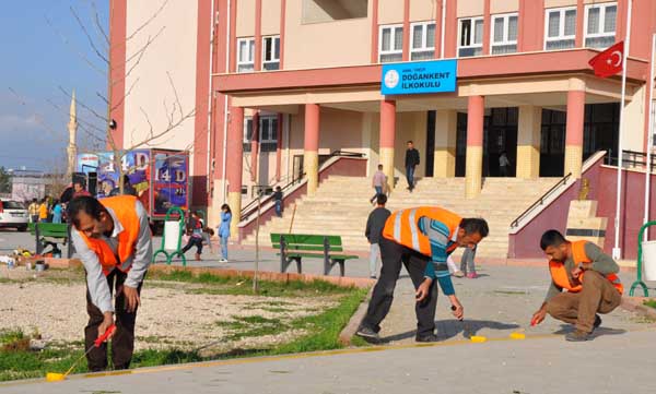 Okullarda öğrencilerin oyun alanları yükümlülerden
