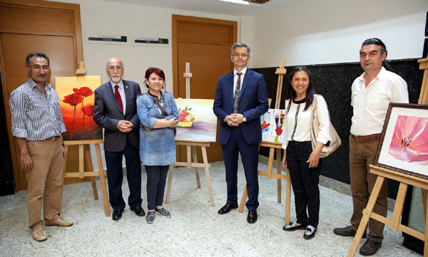 Üniversitede Karma Sergi