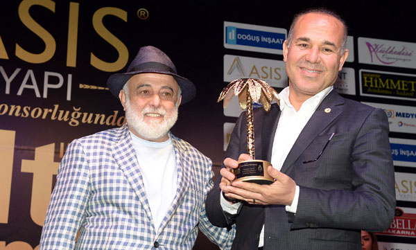 Başkan Sözlüye Yılın Yerel Yöneticisi ödülü
