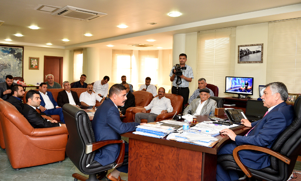 Karalar, Hizmet Masa Başında Yapılmaz