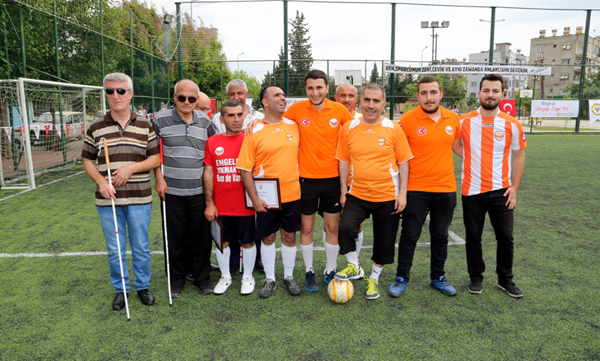 Yüreğir'de sevgiye engel yok