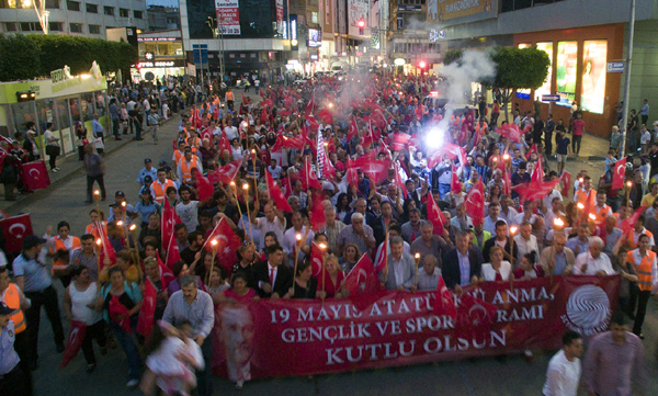 Adana'da 19 Mayıs Yürüyüşü