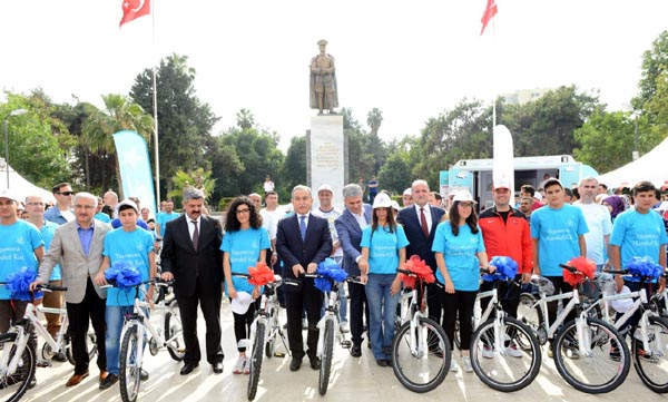 Adanada Bin 208 Öğrenciye Bisiklet Dağıtıldı