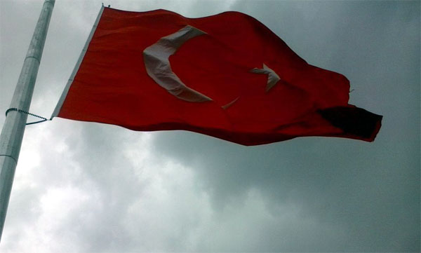 Şırnak Uludere Komando Tugayına dev bayrak direği dikildi