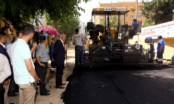 Karalar asfalt çalışmalarını denetledi