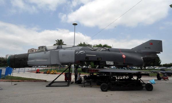 Kıbrıs Fatihi F-4 Phantom savaş uçağı Adanaya getirildi