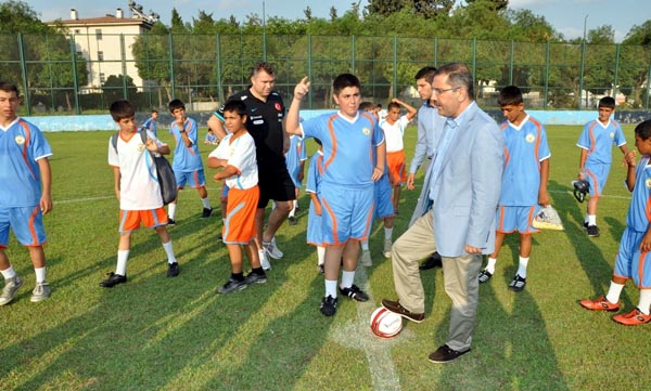 Yüreğir'de yaz futbol okulu başlıyor