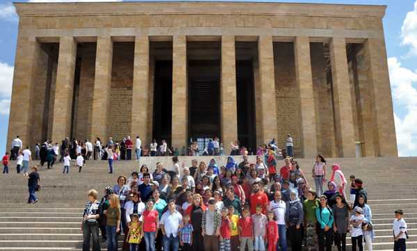 Atatürk sevgisi engel tanımadı
