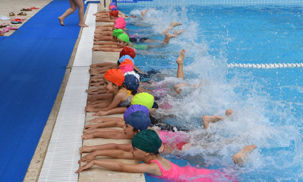 Çukurova'da 7 bin 500 çocuk yüzme öğrenecek