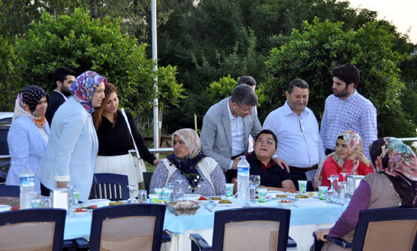 AK Parti'den Şehit ve Gazi Ailelerine İftar