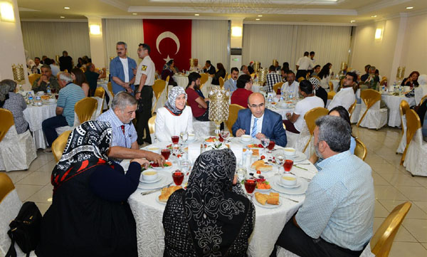 Vali Demirtaş, İftarda Şehit Aileleri ve Gazilerle Bir Araya Geldi
