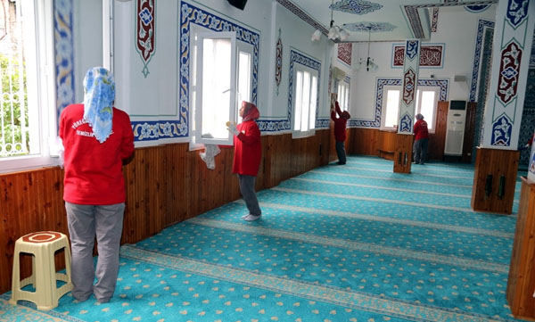 Yüreğir'de camiler pırıl pırıl