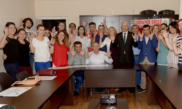 İşaret dili kursiyerlerine sertifika