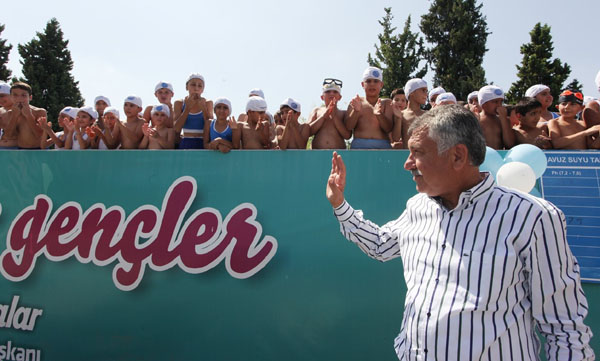 Seyhan'da 20 bin çocuk yüzme öğrenecek