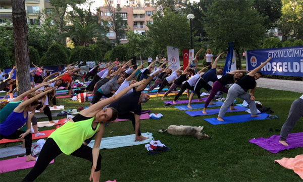 Adanalılar, Atatürk Parkında yoga yaptı