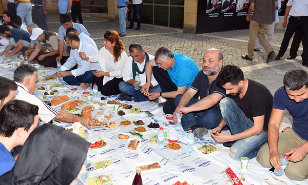 Yeryüzü Sofrası Seyhanda kuruldu