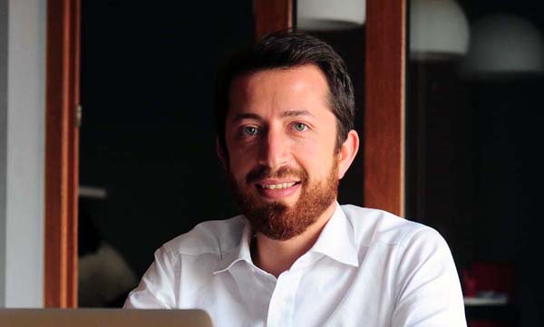 Siyaset Akademisi'nde Zil Yeniden Çalıyor