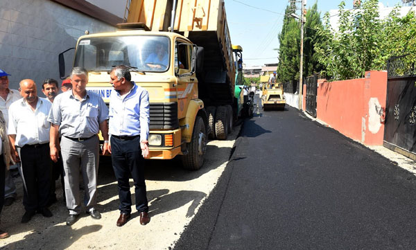 Karalar, asfalt çalışmalarını denetledi