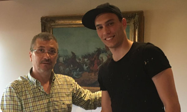 Boşnak kaleciden 4 yıllık imza