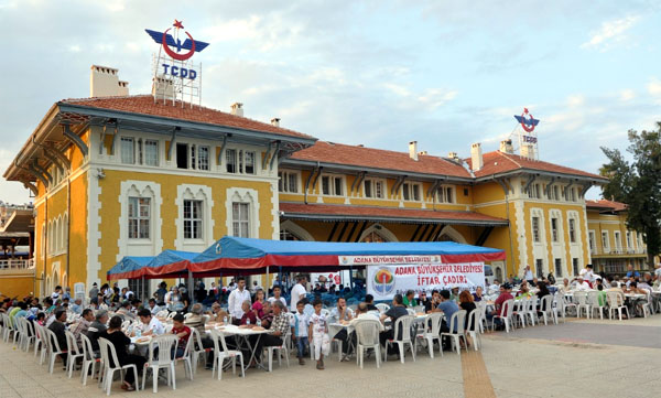 Büyükşehirden günde 4 bin kişiye iftar yemeği