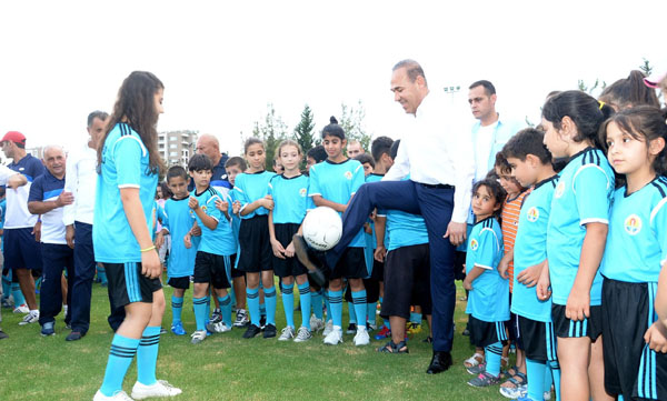 4 bin 350 çocuğa futbol eğitimi