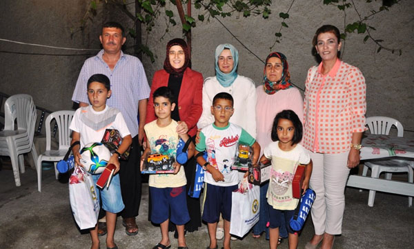 Hanımefendilerin anlamlı ziyareti 