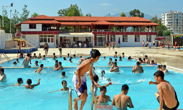 Musa Öztürk'ten Kozanlılara Bayram Hediyesi