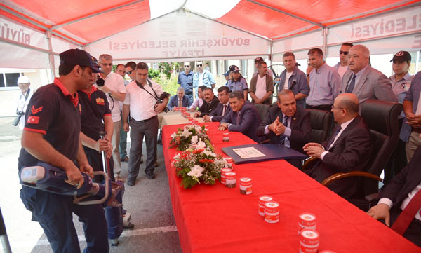 İtfaiyede tatbikatlı bayramlaşma