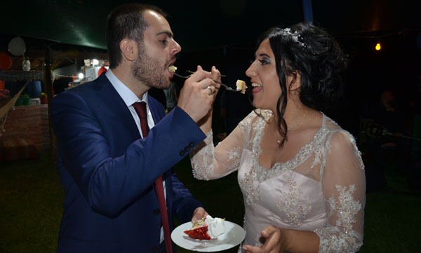 Erkut ve Ceren evliliğe ilk adımı attı